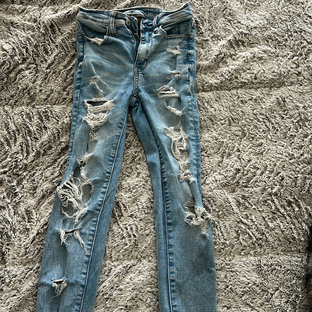 Distressed American eagle jeans, size 000
